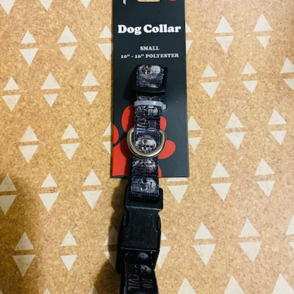 "P" Dog Collar *Skulls* Size: Small 10"-16" Polyester